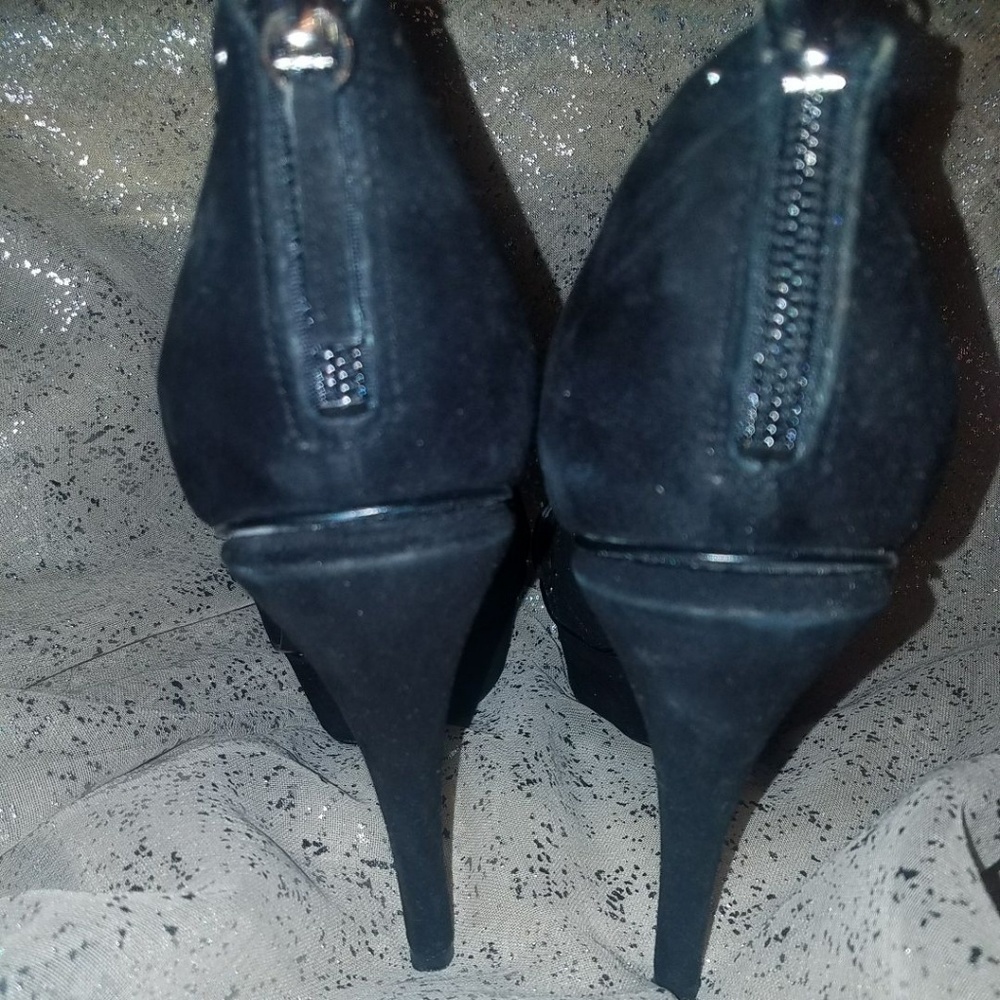 Black Pumps - image 1